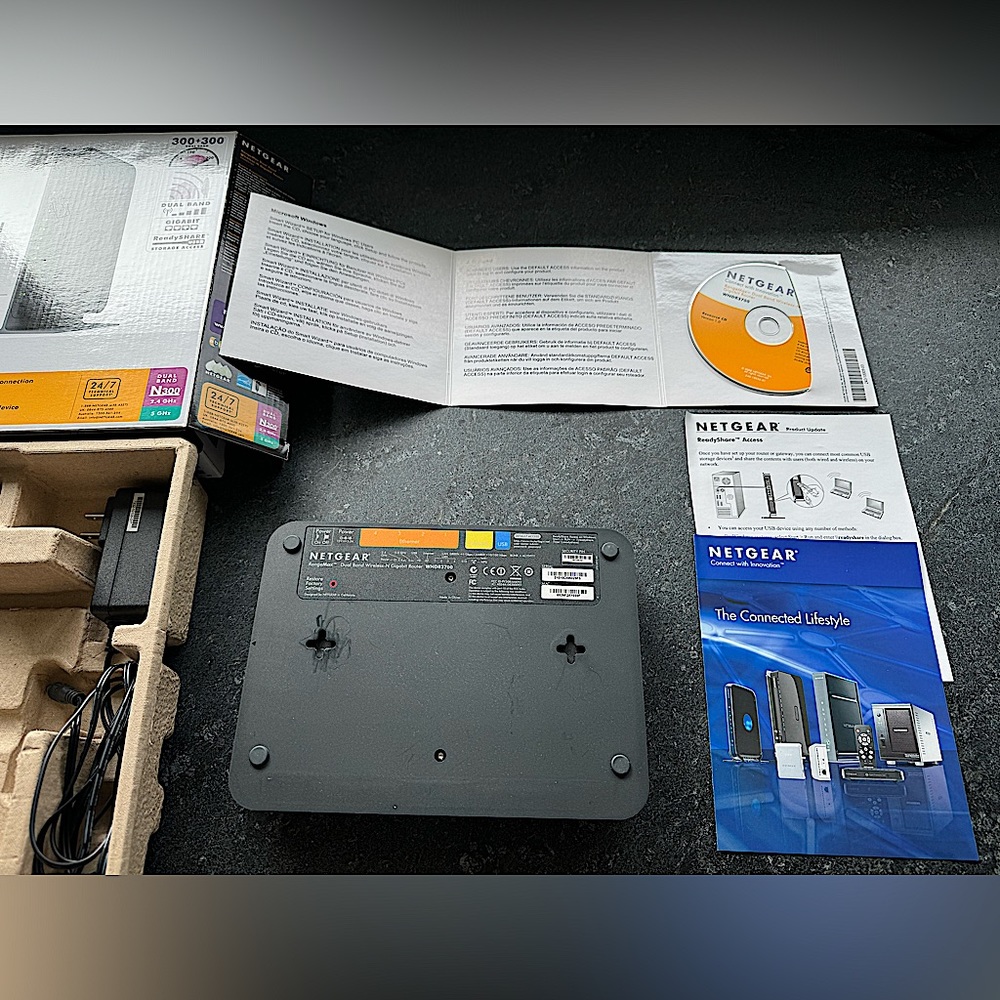 NETGEAR RangeMax Dual Band Wireless-N Gigabit Router - Picture 6 of 11